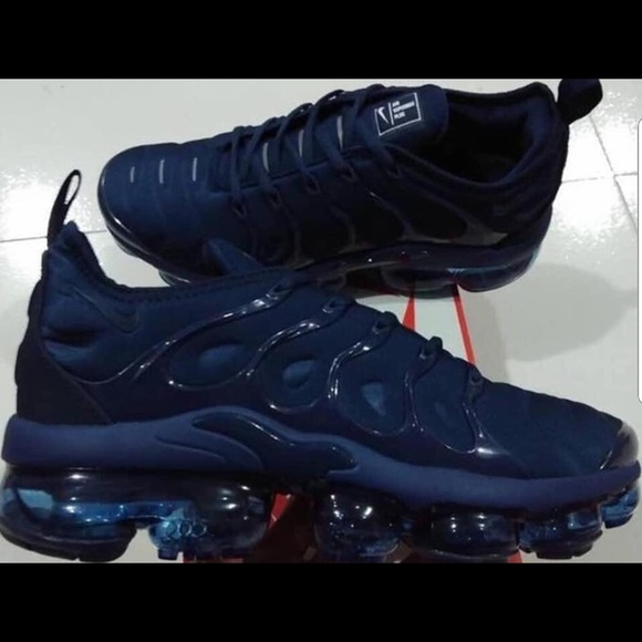 Jordan 4. Vapormax - Picture 2 of 4